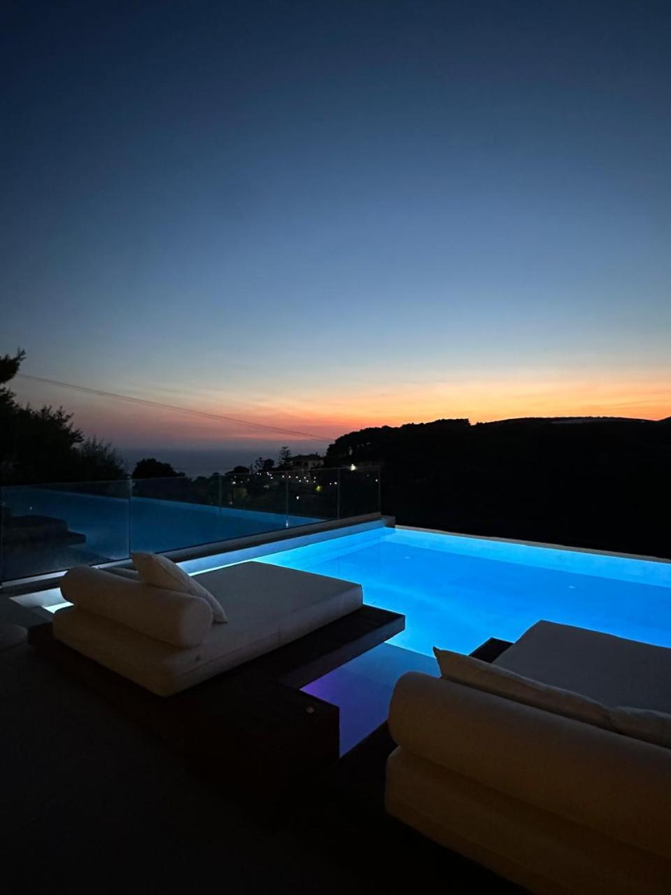 Myzith Luxury Suites Keri Екстер'єр фото
