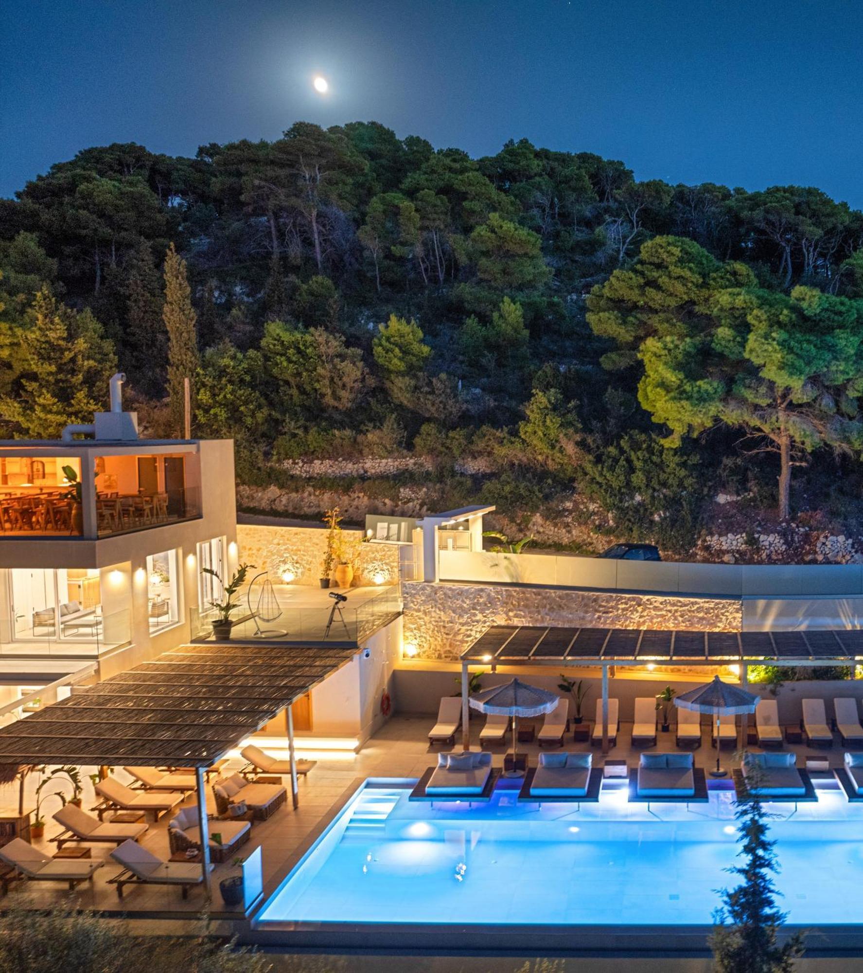 Myzith Luxury Suites Keri Екстер'єр фото